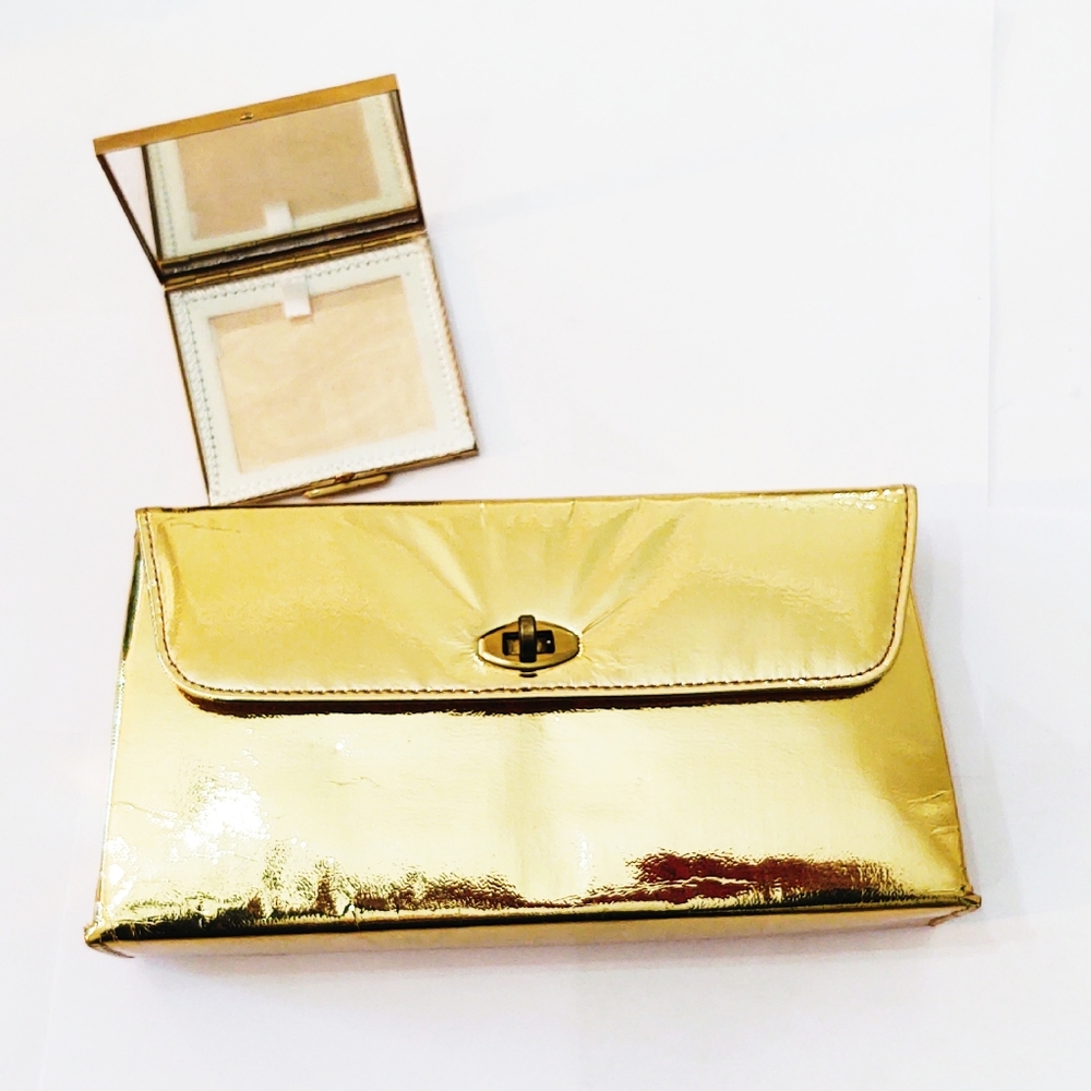 Vintage 1970s Gold Lamé Clutch with Compact - Picture 3 of 10